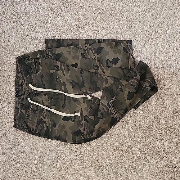 Fashion Nova elastic army print pants - Picture 1 of 3